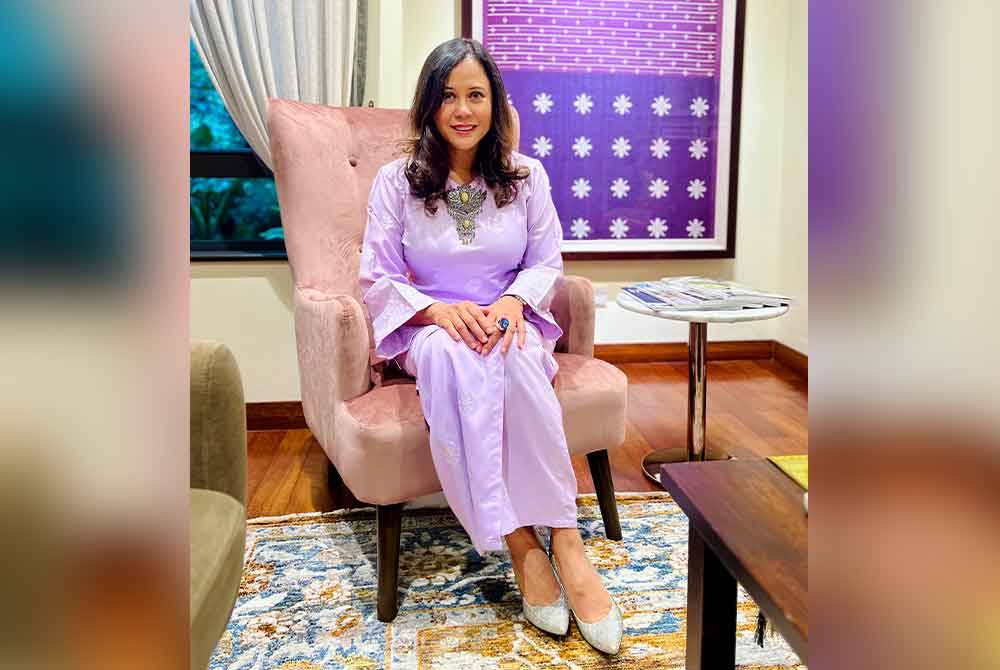 Raja Teh Maimunah dianggap ikon wanita baharu yang sedang meniti puncak industri kewangan dan perbankan.