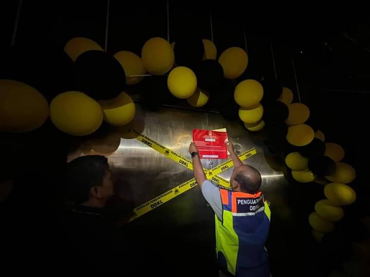 DBKL menerusi Jabatan Penguatkuasaan bertindak menutup serta-merta sebuah pusat hiburan dalam satu operasi di ibu negara. Foot DBKL 