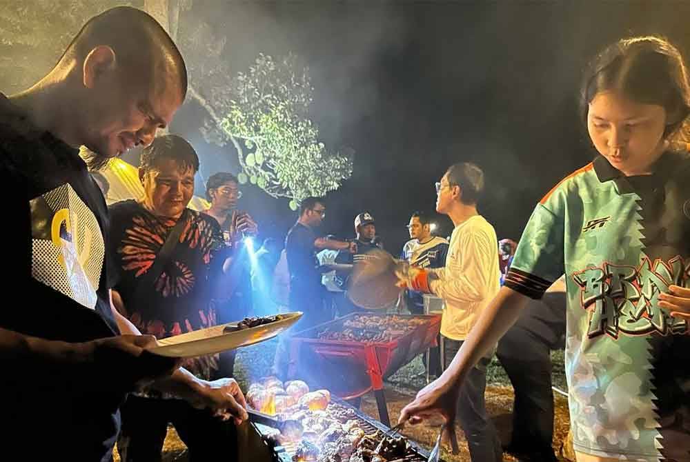 Barbeku adalah antara aktiviti wajib jika berkunjung ke sini.