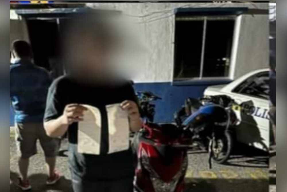 Antara penunggang motosikal dikenakan saman atas pelbagai kesalahan trafik menerusi Op Cegah Samseng Jalanan di Persiaran Bandaraya, Seksyen 14 pada Sabtu.