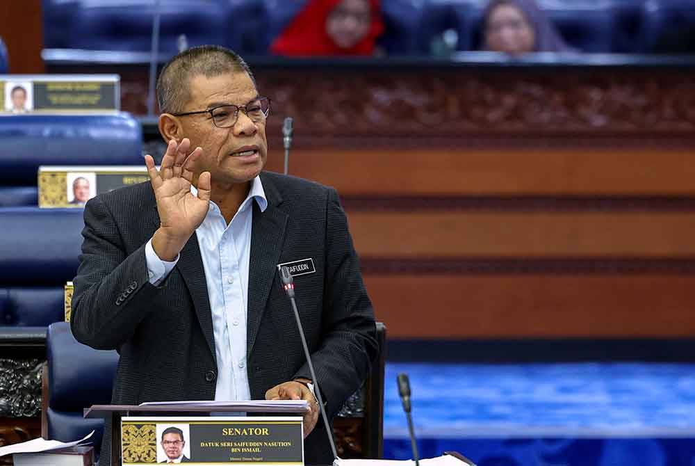 Saifuddin semasa sesi penggulungan Titah Diraja pada Persidangan Dewan Rakyat di Bangunan Parlimen. Foto Bernama