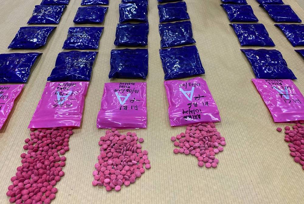 Antara yang dirampas ialah pil yaba, heroin, ganja, syabu, pil psikotropik, ubat batuk, air ketum dan daun ketum