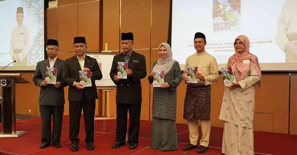 Mohd Na'im (dua dari kiri) ketika majlis peluncuran Bulan Wakaf Kebangsaan 2024 di Kuala Lumpur pada Isnin