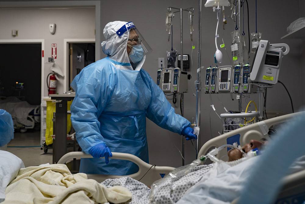 Sebahagian besar kematian Covid-19 pada 2020-2021 melibatkan golongan berisiko tinggi dan warga emas. Foto Agensi