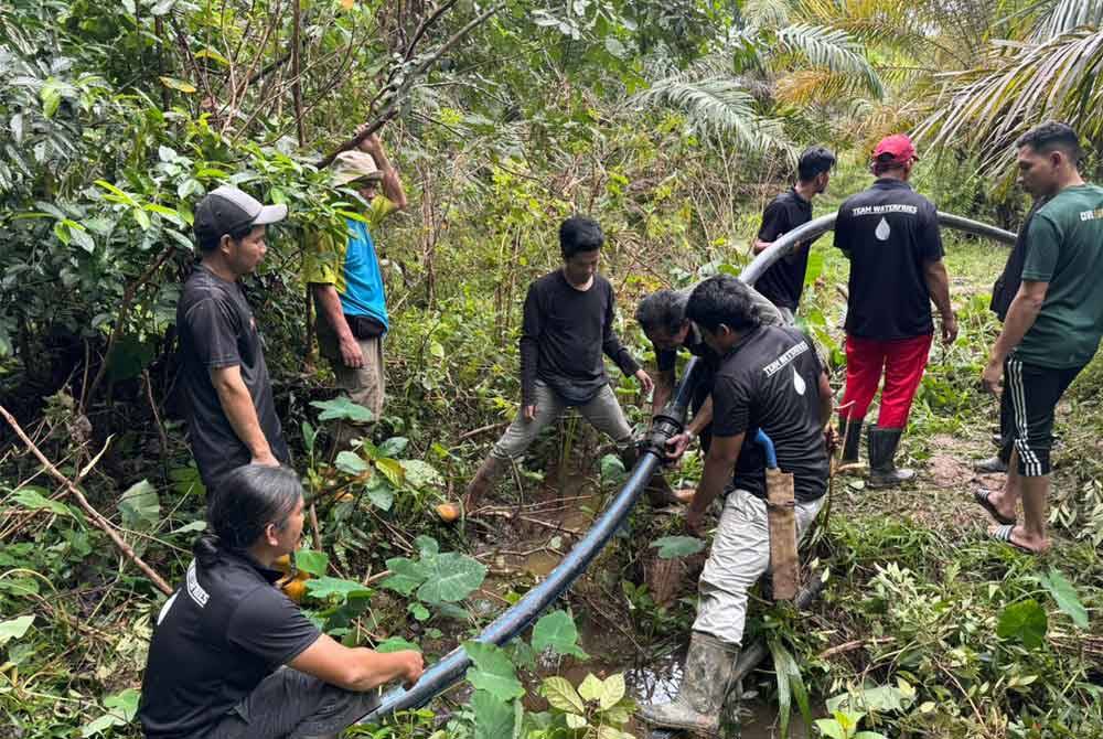 Pemasangan paip sepanjang 2.5 kilometer dari atas bukit sehingga kampung membabitkan kos antara RM7,000 hingga RM10,000.