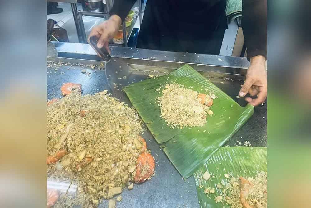 Nasi goreng daun pisang.