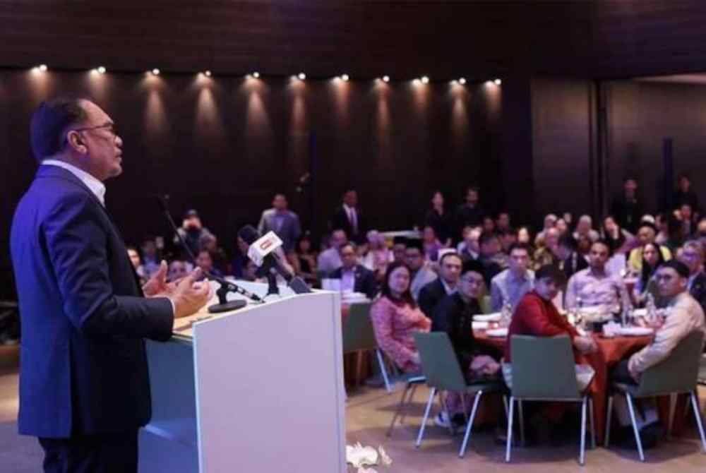 Anwar berucap pada majlis ramah mesra Perdana Menteri bersama rakyat Malaysia yang menetap di Jerman pada Selasa. Foto Bernama
