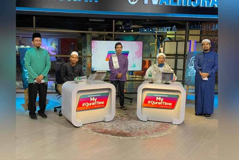 Muhammad Amar Mirza (dua dari kiri) yang dijemput dalam sebuah program al-Quran sebuah stesen televisyen sebelum ini. Foto BeDaie