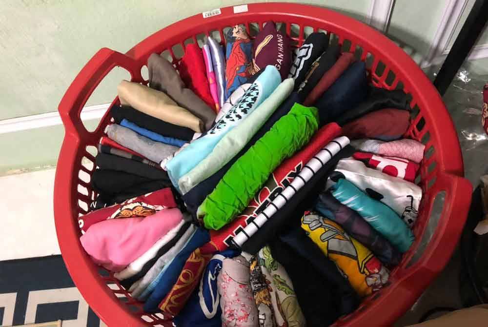 Siti Aishah kaedah lipatan poket kerana apabila pakaian ini jatuh ia tidak terbuka menyebabkan almari bersepah dan tidak kemas semasa mengambil pakaian.