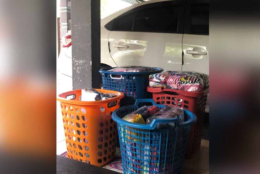 Antara pakaian yang telah dilipat kemas oleh Siti Aishah.