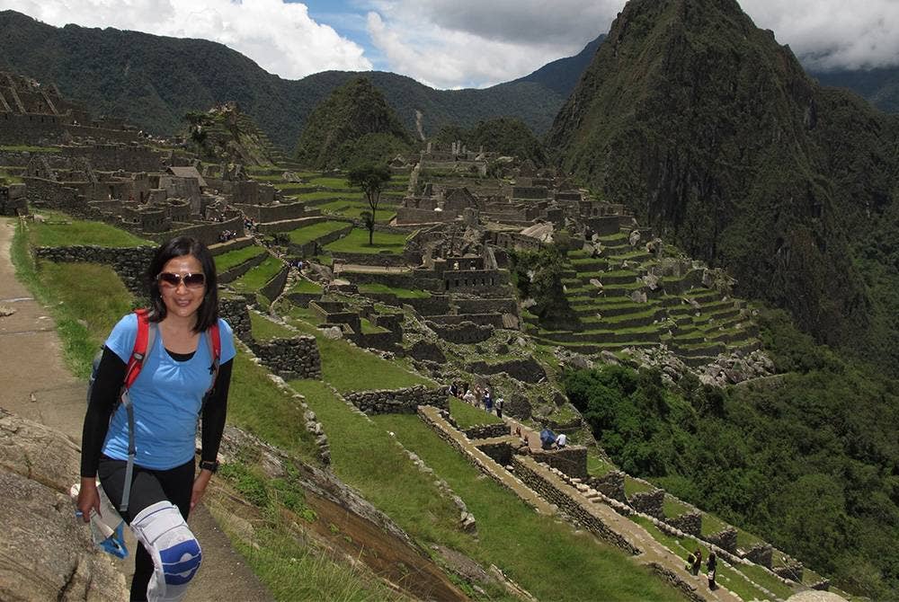 Jenny dalam misi melancong secara solo di Machu Picchu, Peru.