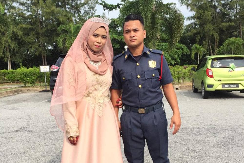 Rakaman gambar Noor Suhaila (kiri) bersama suami, Allahyarham Mohamad Amirul Asraf ketika hari perkahwinan mereka pada 2019.