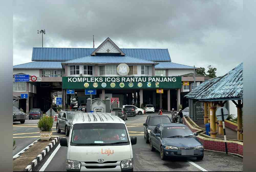Laluan kenderaan di Kompleks Imigresen, Kastam, Kuarantin dan Keselamatan (ICQS) di Rantau Panjang.