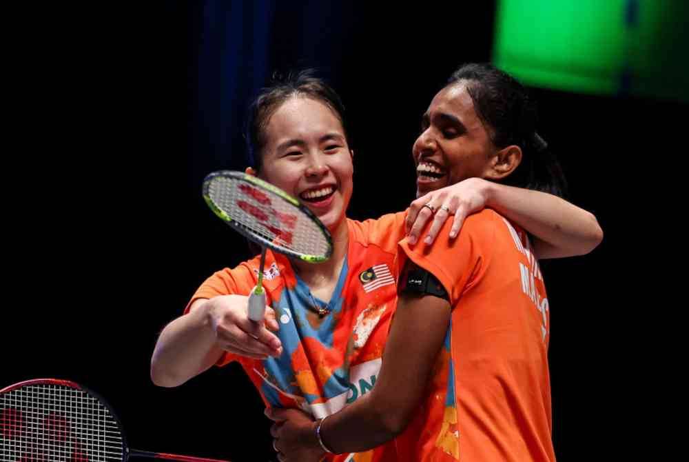Pearly (kiri) dan Thinaah akan berdepan saingan gandingan dari Jepun dalam aksi suku akhir Seluruh England malam ini. Foto BWF