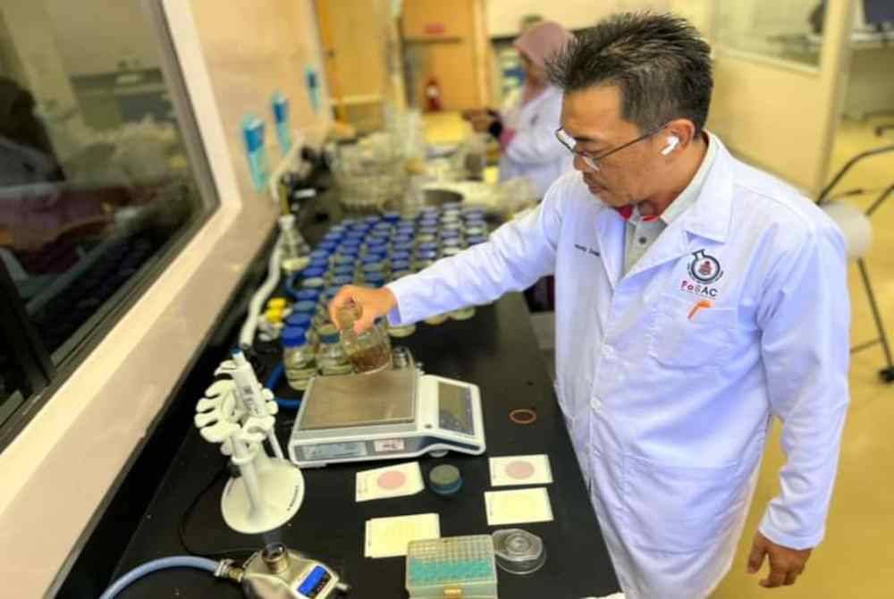 Persampelan ini bertujuan untuk memantau kebersihan dan keselamatan makanan dijual kepada orang ramai.