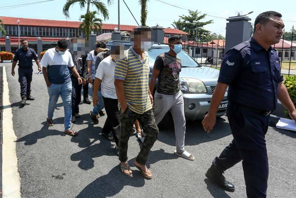 Lima tertuduh dibawa keluar dari Mahkamah Majistret Sungai Siput pada Jumaat selepas selesai pertuduhan mencederakan seorang lelaki ketika menyertai perhimpunan haram, Isnin lalu.