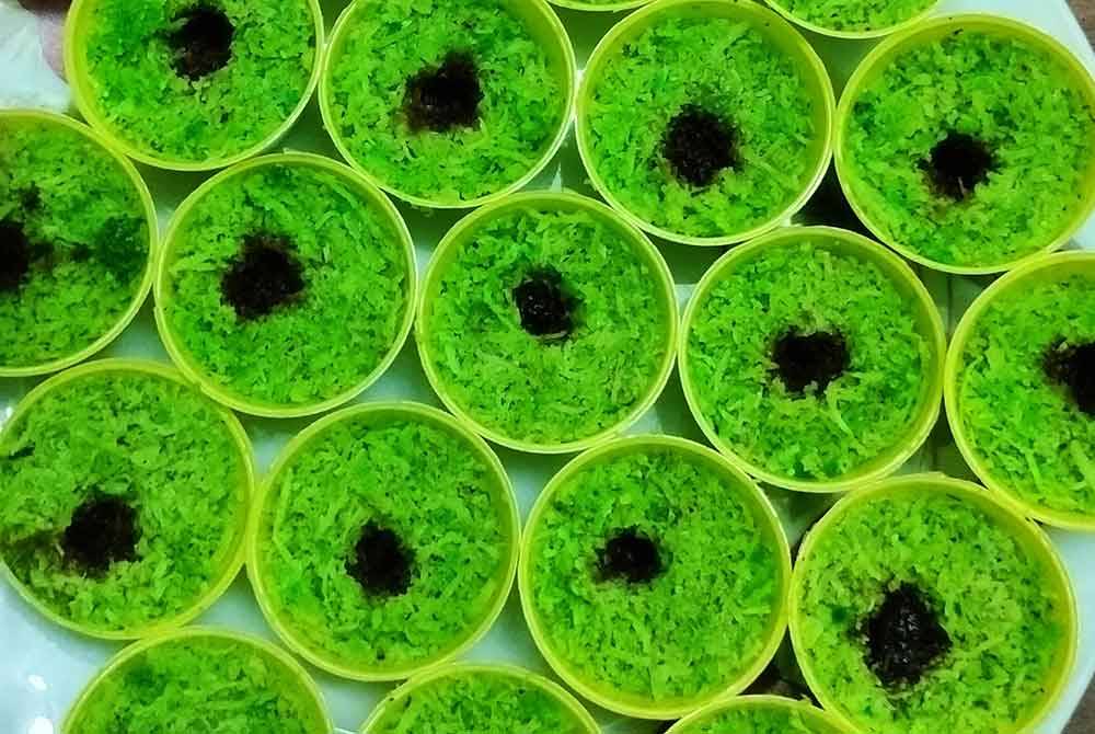 Penggunaan kelapa yang cukup tempoh matang adalah penentu kepada rasa lemak dan manis kuih berkenaan.