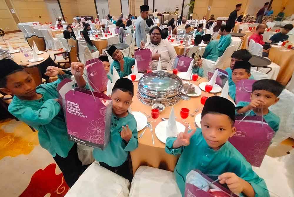 Keriangan jelas terpancar pada wajah 100 anak-anak terpilih untuk berbuka puasa sempena program Nikmati Rezeki@SACC.