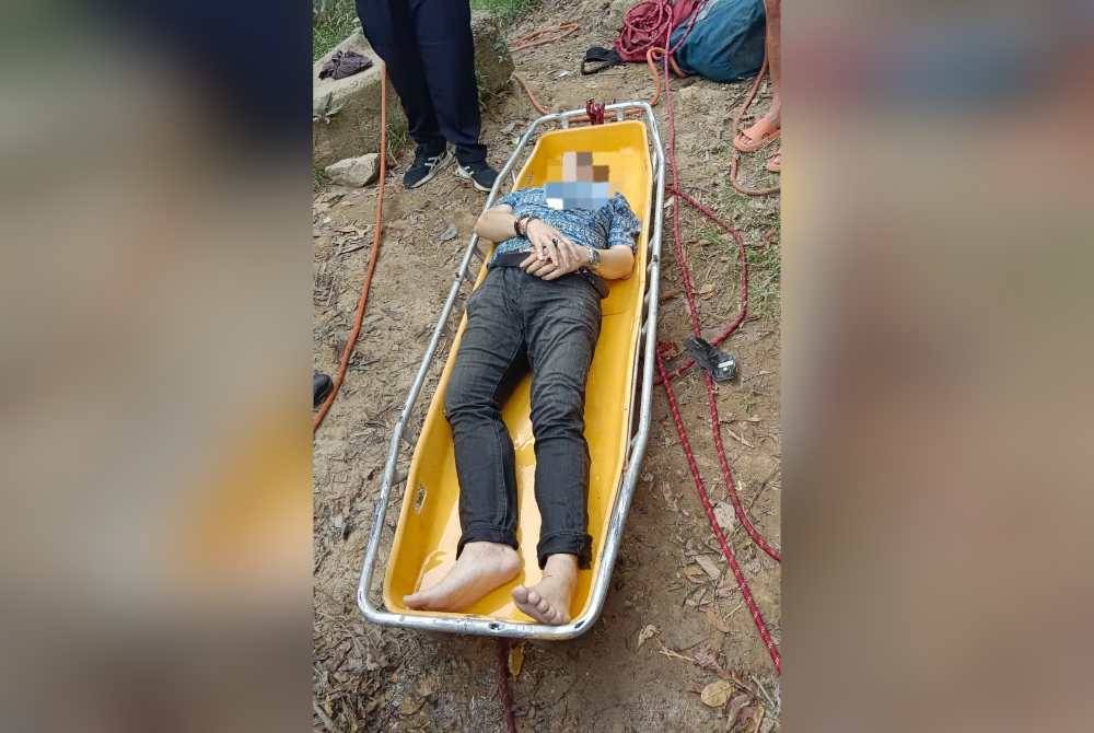 Lelaki Singapura cedera selepas MPV dipandunya jatuh gaung di Jalan Kota Tinggi-Mersing, Felcra Sungai Ara, Kota Tinggi pada petang Jumaat.