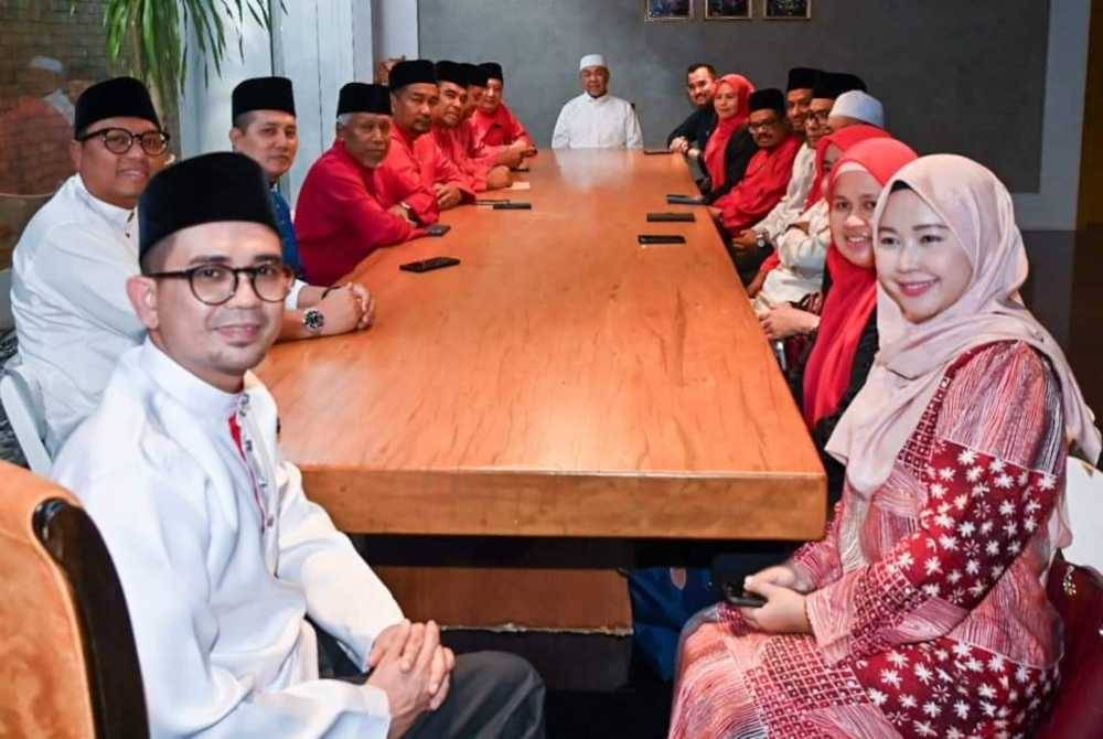 Ahmad Zahid bersama kepimpinan UMNO Kelantan semasa beliau mengadakan program turun padang pada Sabtu.