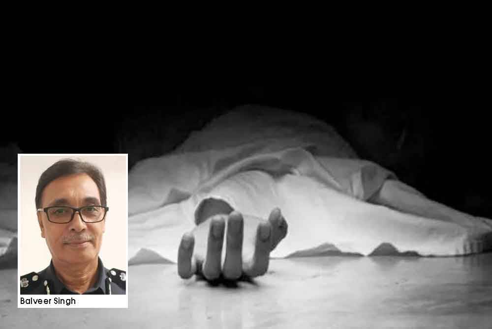 Gara-gara gagal memotong sebuah lori, seorang penunggang motosikal maut terlibat dalam kemalangan dengan sebuah lori di persimpangan lampu isyarat, Jalan Persiaran Tanjung, Tampoi di sini pada Ahad.