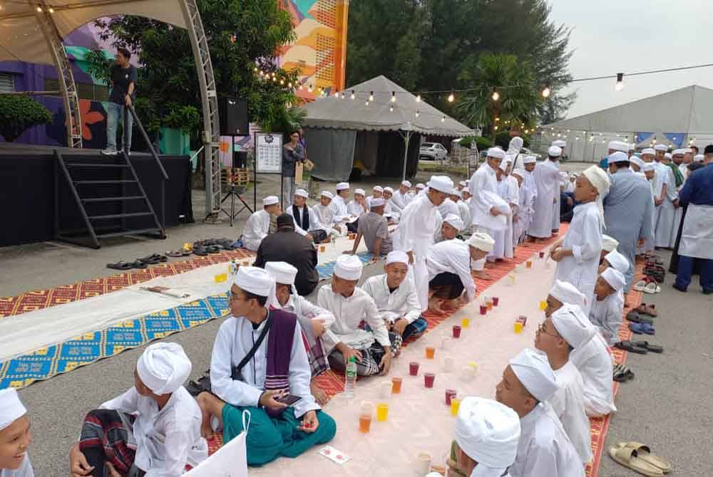 Pelajar tahfiz turut menyertai hadir ke Iftar ala Madinah @Karangkraf.