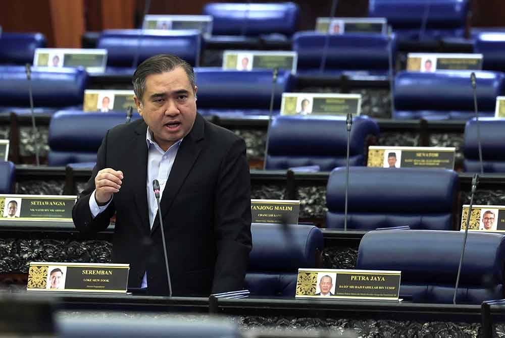 Menteri Pengangkutan merangkap Ahli Parlimen Seremban Anthony Loke ketika sesi Waktu Pertanyaan-Pertanyaan Menteri sempena Sidang Dewan Rakyat di Bangunan Parlimen hari ini. Foto Bernama