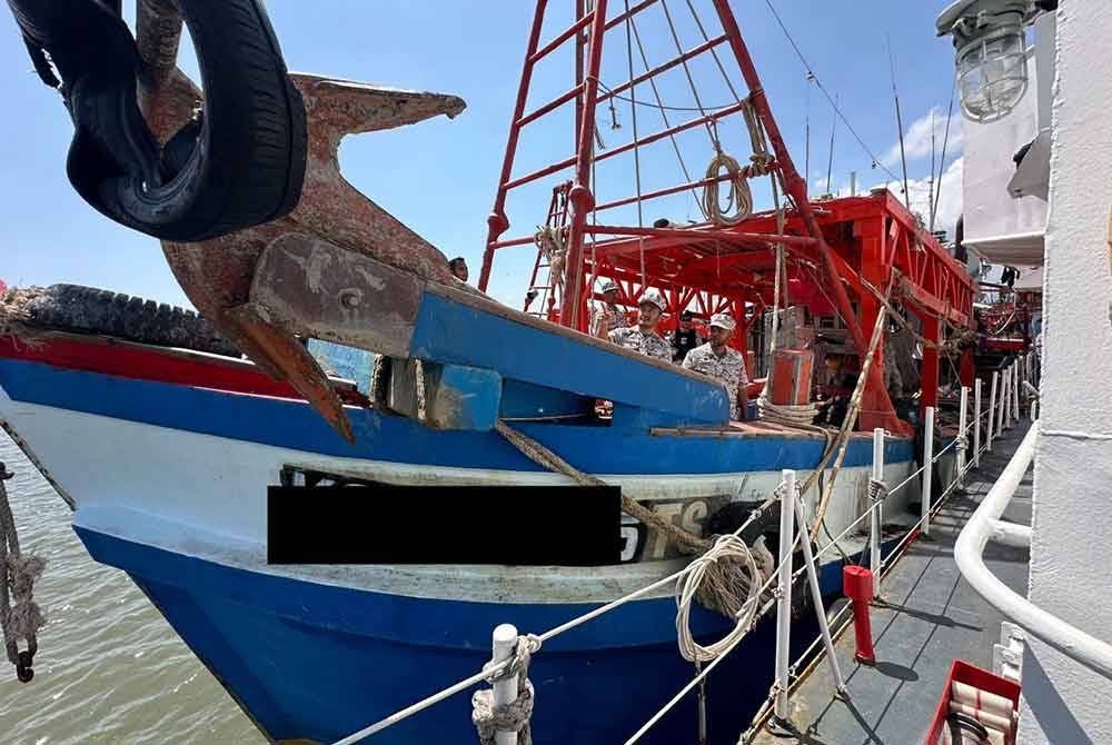 Bot nelayan asing yang dirampas pihak Maritim Malaysia Negeri Kelantan.
