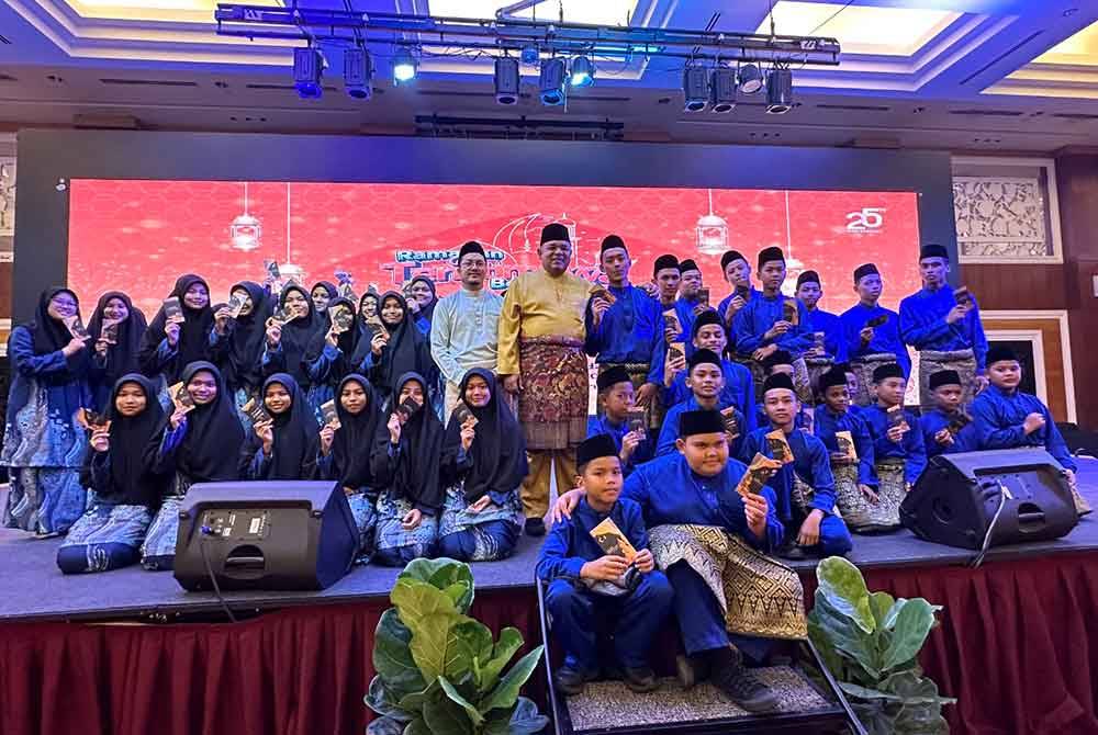 Penghuni Yaatim yang hadir bergambar dengan pihak Bank Muamalat.