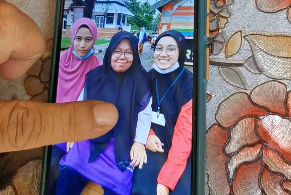 Gambar Nur Aini Adila bersama rakan-rakannya yang belajar di PDK Jalan Pusara, Kuala Terengganu.