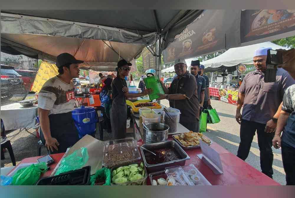 Tinjauan dilakukan mendapati keuntungan yang diperoleh peniaga pada tahun ini lebih baik berbanding sebelum ini.