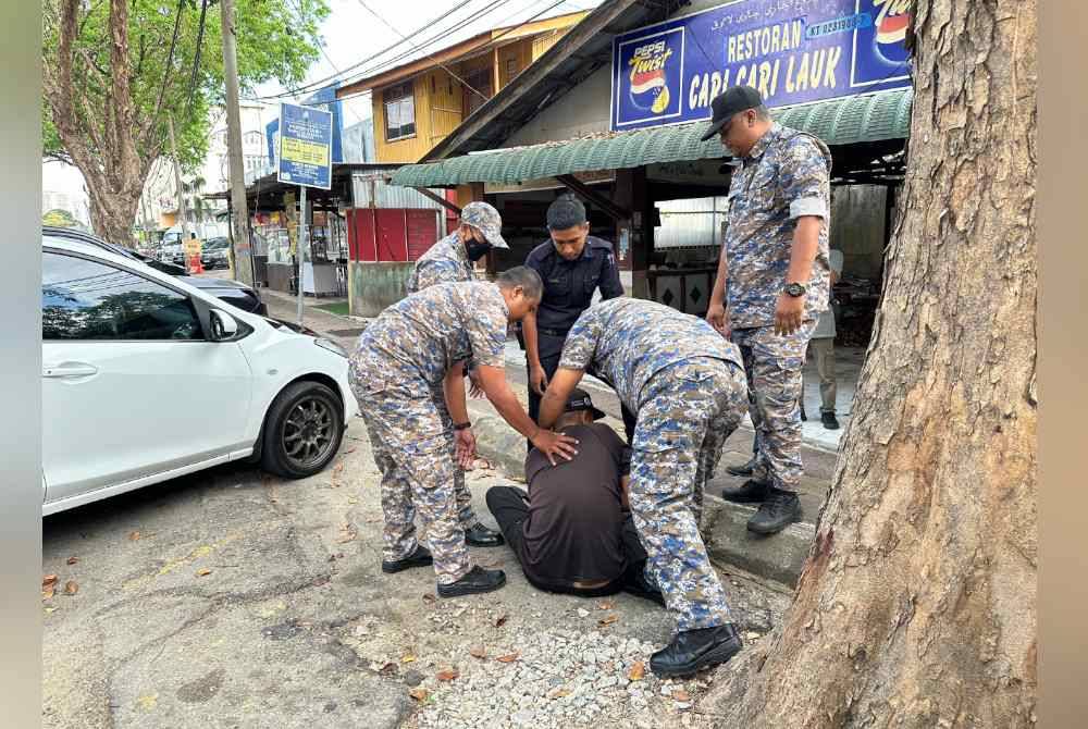 Usaha memujuk dilakukan pihak berkuasa.
