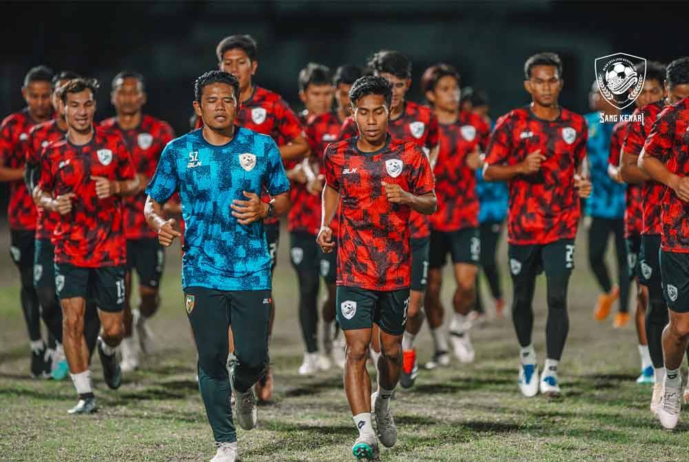 Pasukan KDA FC meneruskan persiapan pada pra musim 2024-2025 di Stadium Mini, Jitra, Kedah pada malam Selasa. FOTO KDA FC