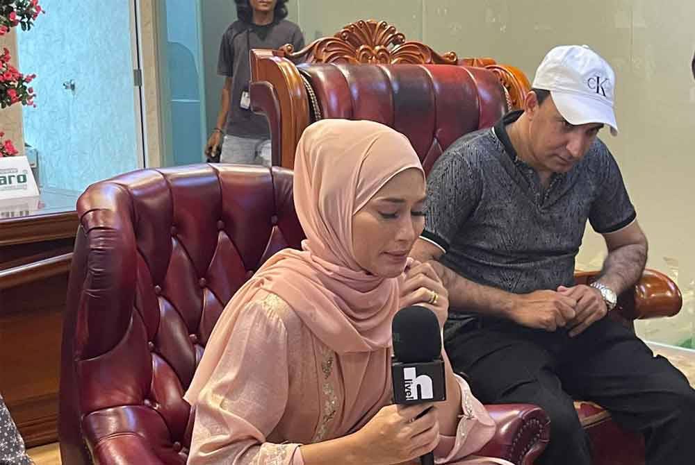 Fasha Sandha tidak dapat menahan sebak tatkala terkenang kenangan menetap di rumah anak yatim ketika masih kecil.