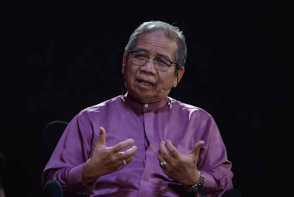  Senator Datuk Seri Profesor Emeritus Awang Sariyan