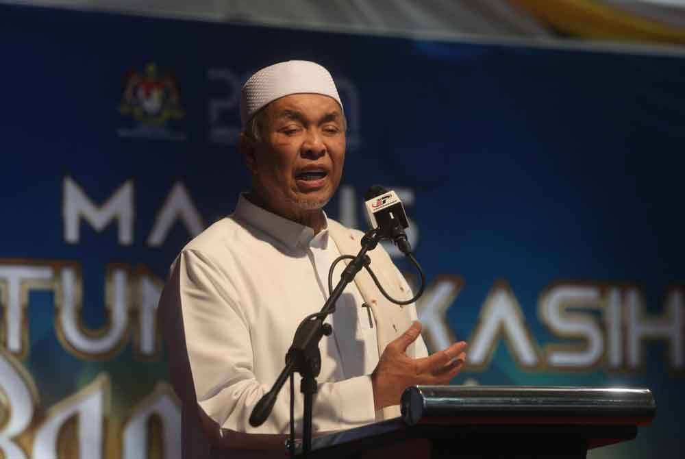 Ahmad Zahid berucap di Majlis Santunan Kasih Ramadan di Masjid Al-Amin, Simpang Tiga di sini pada Rabu.