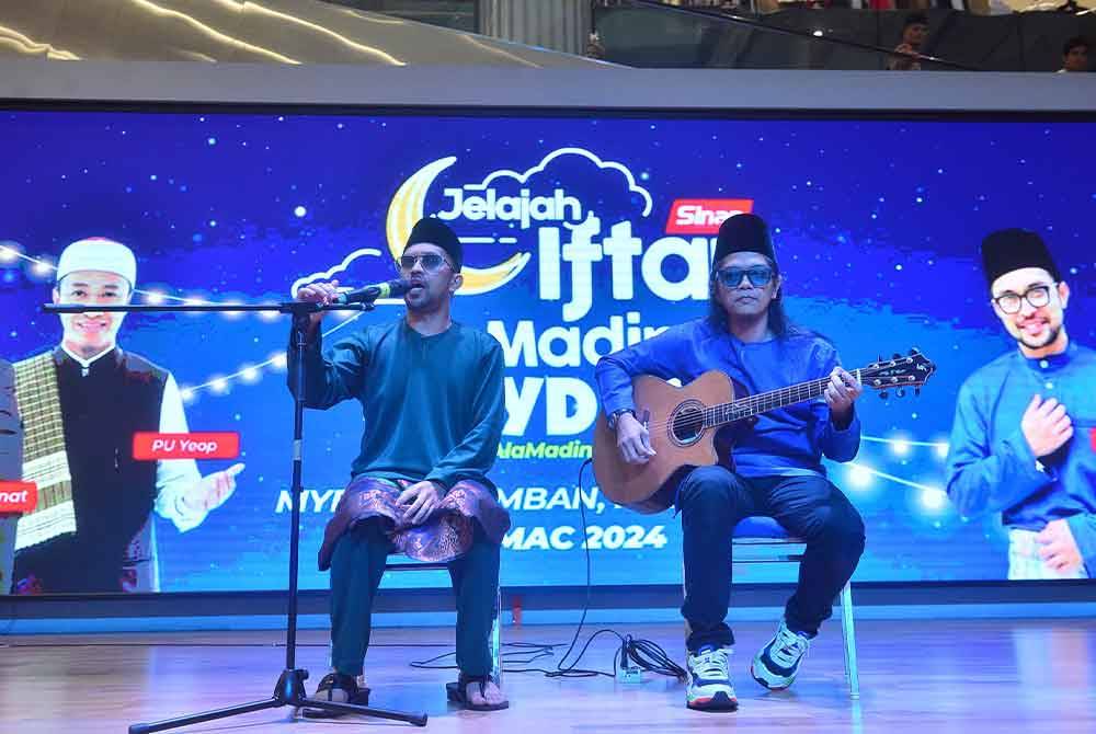Mawi membuat persembahan di Jelajah Iftar Ala Madinah Mydin Seremban 2 pada Rabu. Foto Sinar Harian-ASRIL ASWANDI ABD SHUKOR