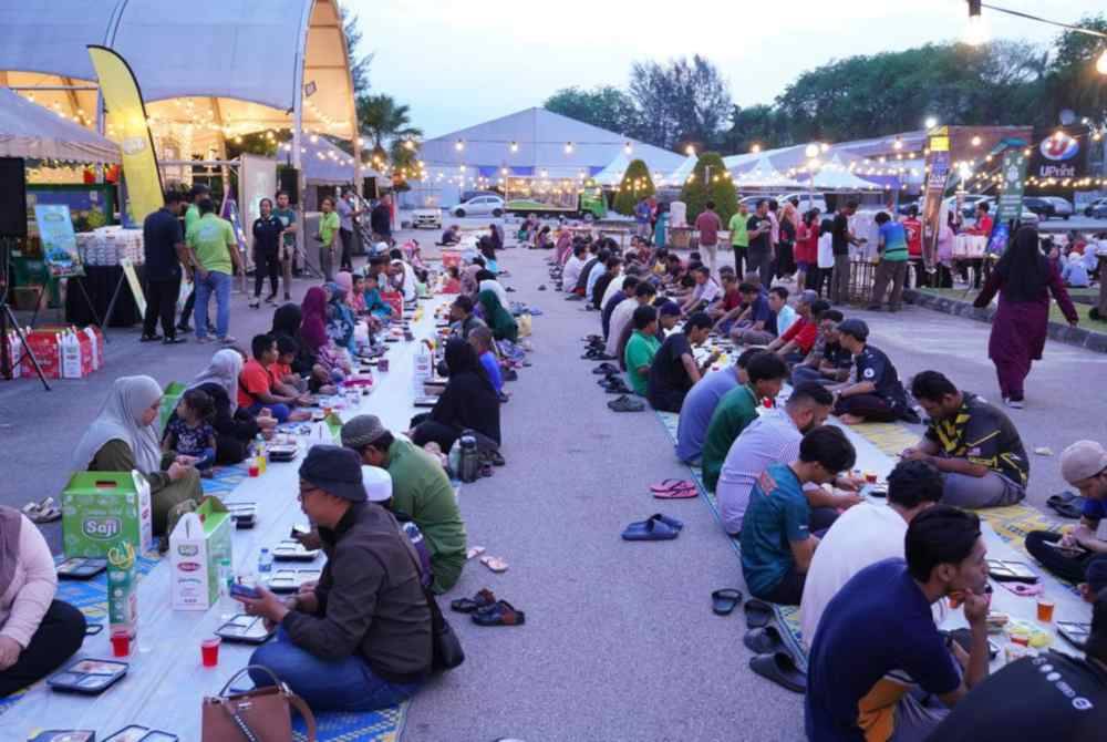 Suasana Program Iftar Ala Madinah@Karangkraf pada Rabu.