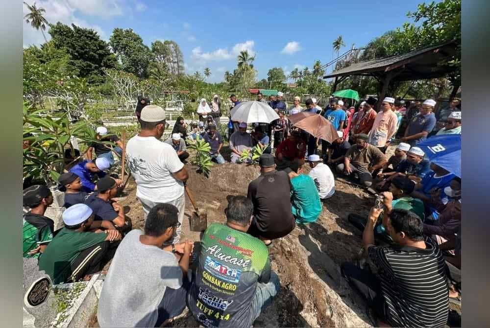 Allahyarham Muhammad Wafiyuddin selamat dikebumikan di Tanah Perkuburan Islam Mengabang Telong, Batu Rakit pada Khamis. Foto Facebook Ustaz Mohd Shafizi Ismail
