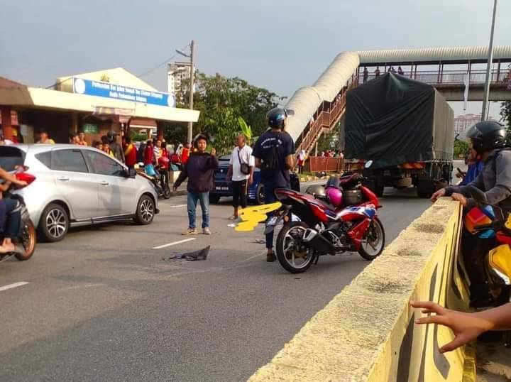 Lokasi kemalangan melibatkan motosikal dan lori dekat Jalan Sungai Tua, Selayang pada Rabu.