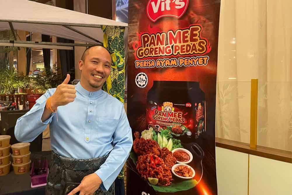 Lai memberi simbol bagus sempena pelancaran lagu dan muzik video raya yang bertajuk 'Syukurnya Raya, Vit's Kan Ada' pada Khamis.