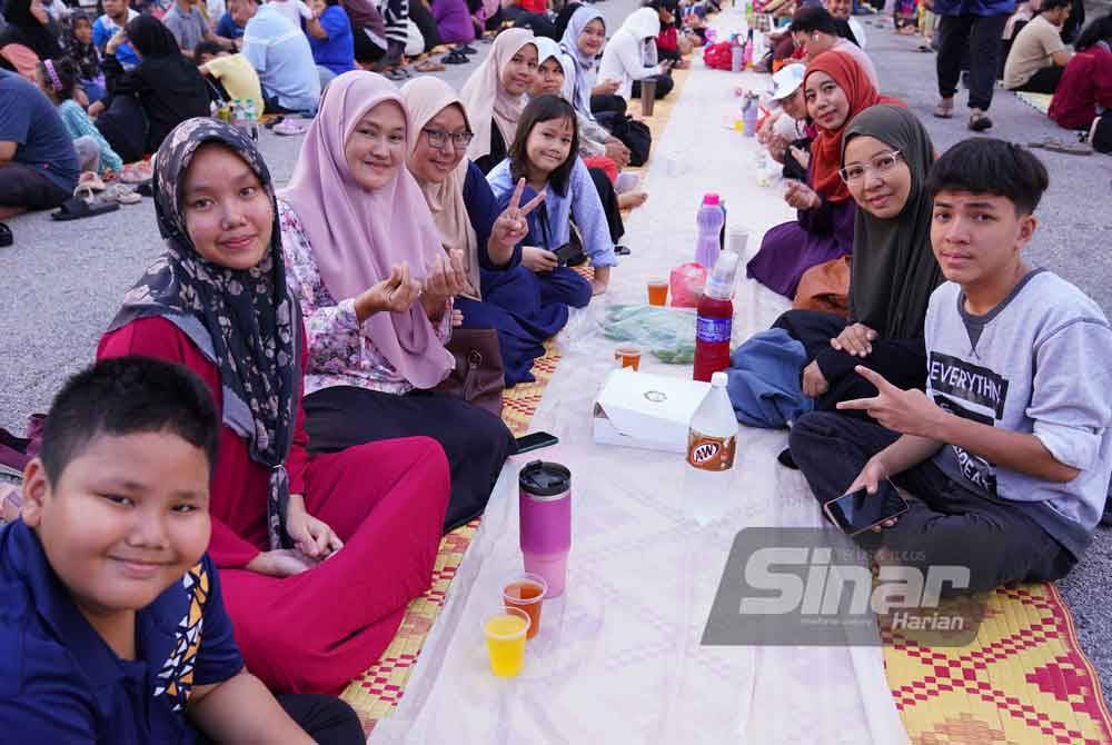 Bekas kakitangan Kumpulan Karangkraf hadir untuk berbuka dan berjumpa rakan lama. Foto Sinar Harian-MOHD HALIM ABDUL WAHID