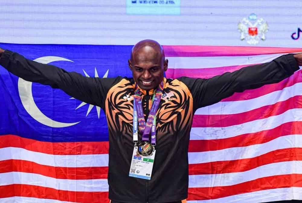 Mike Mahen pada Jumaat mengumumkan persaraannya selepas 26 tahun berkecimpung dalam arena sukan bina badan. Foto fail Bernama