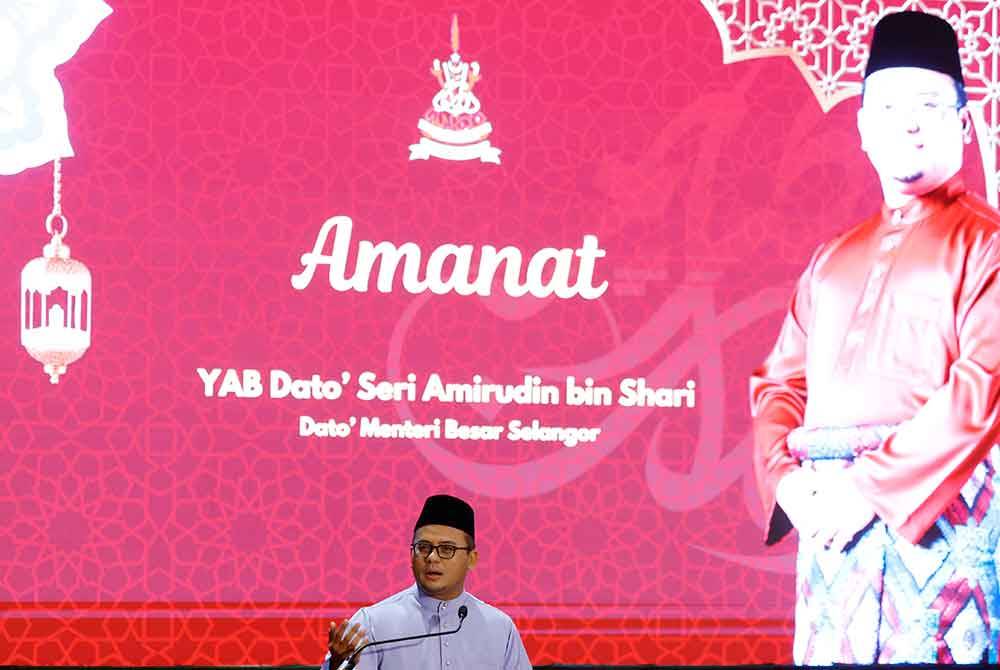 Menteri Besar Selangor, Datuk Seri Amirudin Shari menyampaikan amanat pada Majlis Mahabbah Ramadan Madani Bersama Penjawat Awam Negeri Selangor Tahun 2024 di Dewan Jubli Perak Sultan Abdul Aziz pada Jumaat.