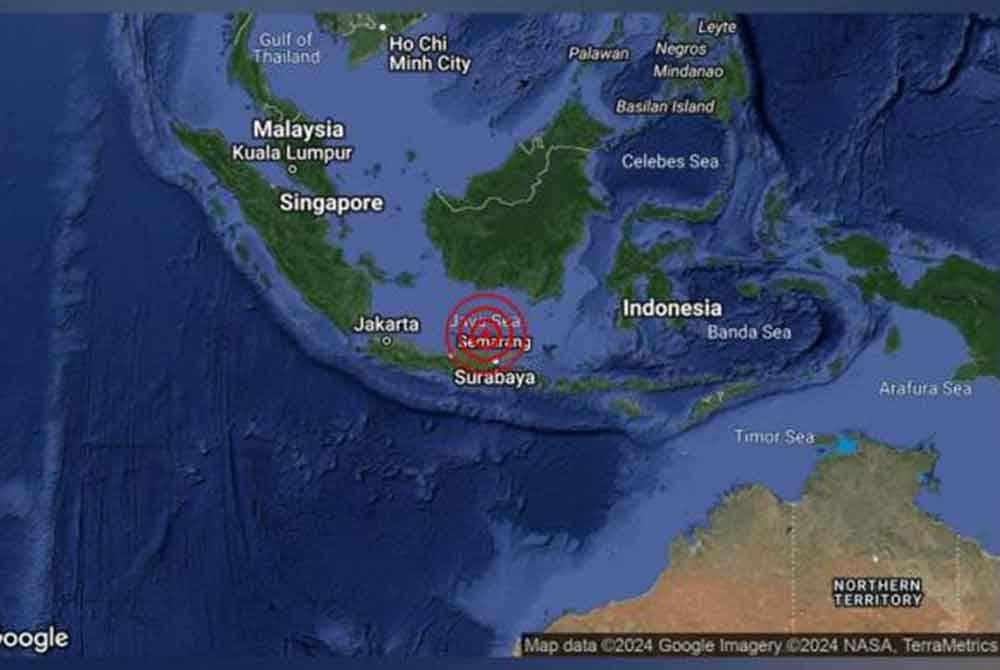 Gempa itu berlaku pada kedalaman 9 kilometer kita-kira 159 kilometer utara dari Surabaya, Indonesia. - Foto X/MetMalaysia
