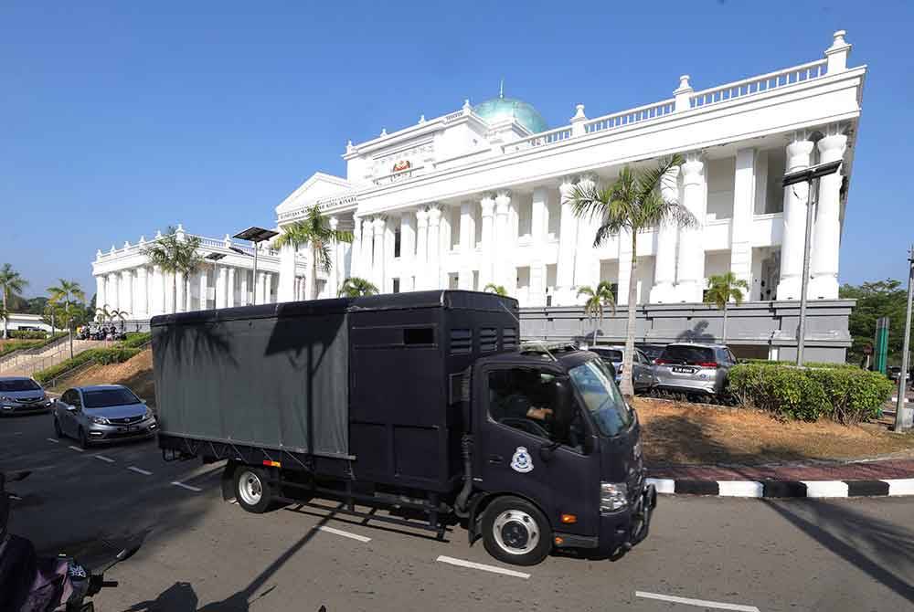 Seorang lagi individu didakwa di Mahkamah Sesyen di sini pada Jumaat atas pertuduhan menjadi ahli kumpulan jenayah terancang 'Geng Upik'. Foto Bernama