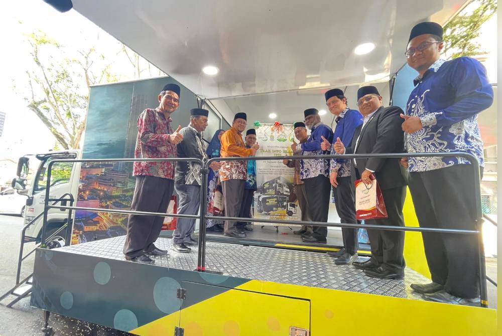 ZPP menyerahkan Trak Info Islam kepada IPSI pada Jun tahun lalu bertujuan untuk menjalankan dakwah di seluruh negara.