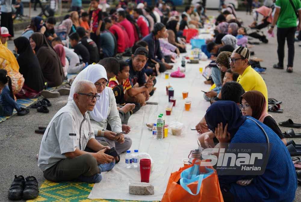 Kehadiran pengunjung yang menyertai Iftar Ala Madinah@Karangkraf 2024 pada Khamis.