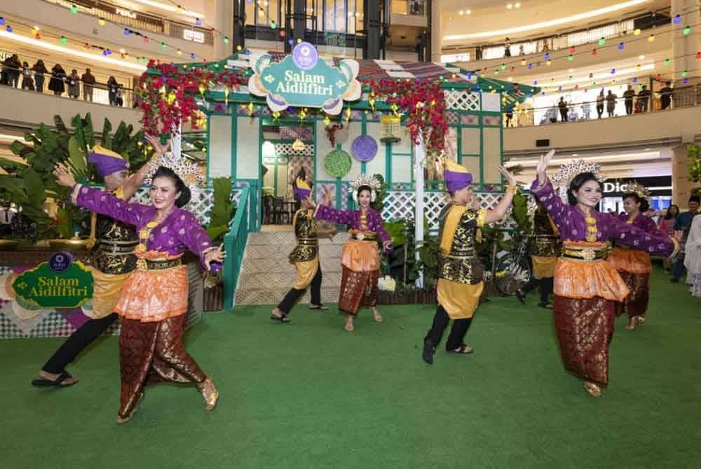 Pengunjung Suria KLCC akan dihiburkan persembahan kebudayaan pada hujung minggu sempena Aidilfitri tahun ini.