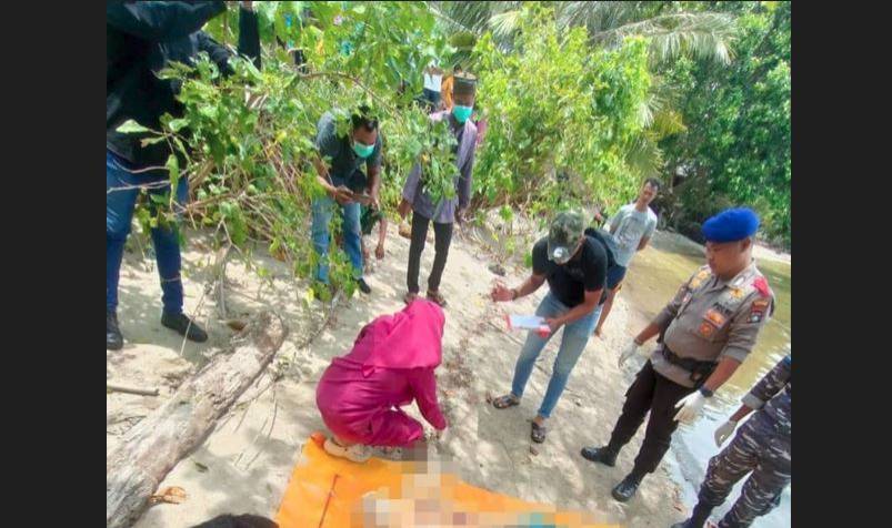 Mayat yang ditemui di Pantai Pengudang, Pulau Bintan, Indonesia disahkan sebagai nelayan dari Mersing yang hilang akibat jatuh bot di Pulau Pemanggil pada 8 Mac lalu. Foto APMM Johor